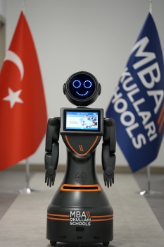 MBA Okullarının Yeni &Ouml;ğrencisi Sosyal Robot Mini Ada Oldu