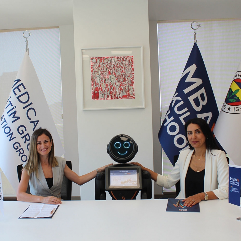 MBA Okullarının Yeni &Ouml;ğrencisi Sosyal Robot Mini Ada Oldu