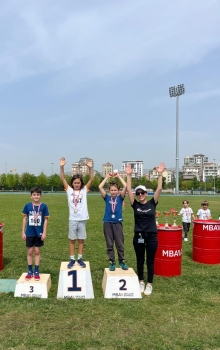 Çocuklar Ulusal Egemenliğin 104. Yılı için Koştular