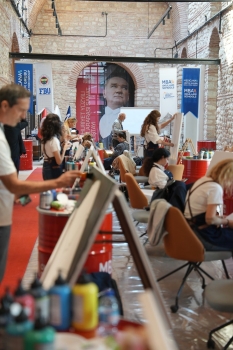 Ressamlar ve Öğrenciler Cumhuriyetin 102. Yılını Uluslararası Sanat Çalıştayında Kutluyor