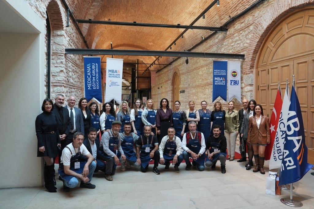 Ressamlar ve Öğrenciler Cumhuriyetin 102. Yılını Uluslararası Sanat Çalıştayında Kutluyor