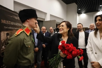 Sinemanın Sultanı MBA Okulları Kocaeli Kampüsünde! “Bin kere daha dünyaya gelsem yine Türkan Şoray olurdum.”